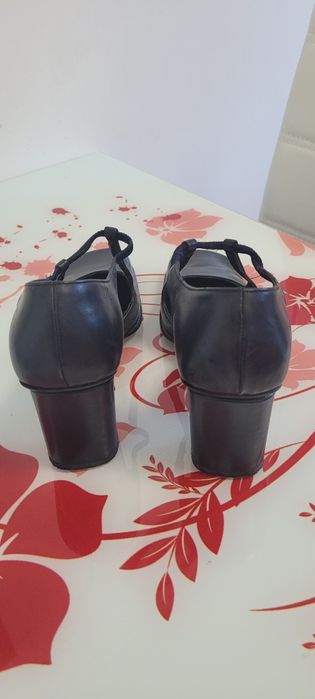 Vand sandale elegante din piele, fabricație Italia, M.40