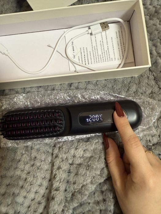 Четка за изправяне на коса нова