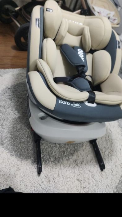 Scaun auto cu isofix