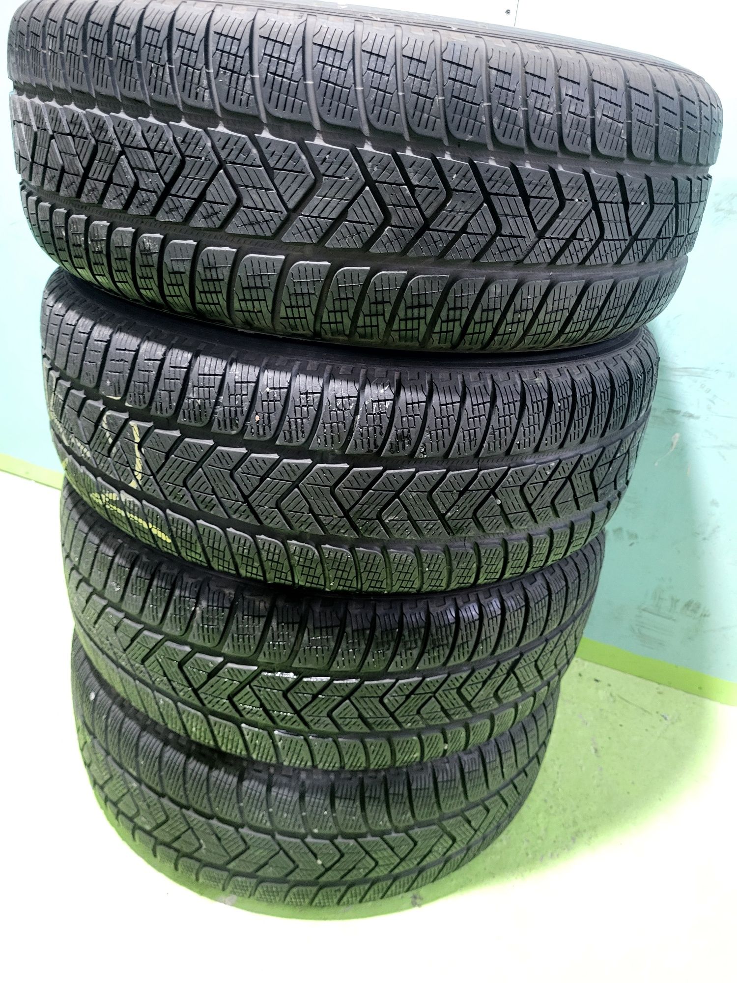 4 бр зимни 235/65/17 Pirelli зимни