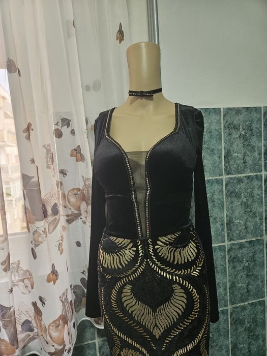 Rochie de seară din catifea si paiete