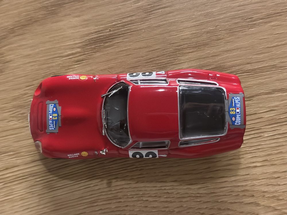 Alfa romeo метални колички 1:43