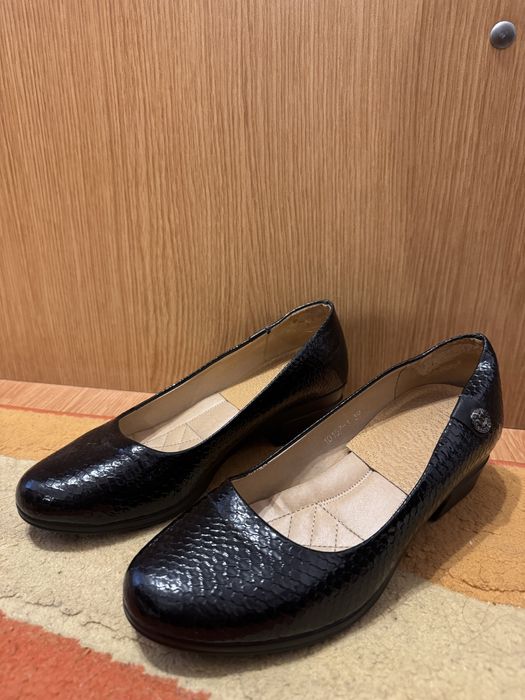 Mocasini negri cu toc mic