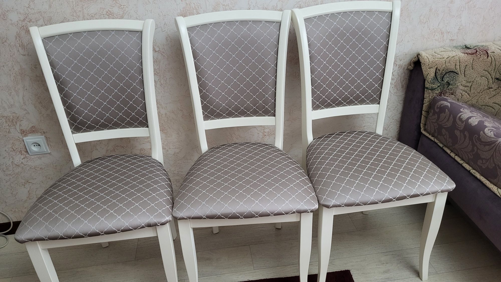 Раскладной стол со стульями производства Малазия