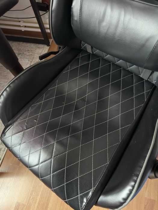 Vand Scaun Gaming Excelent