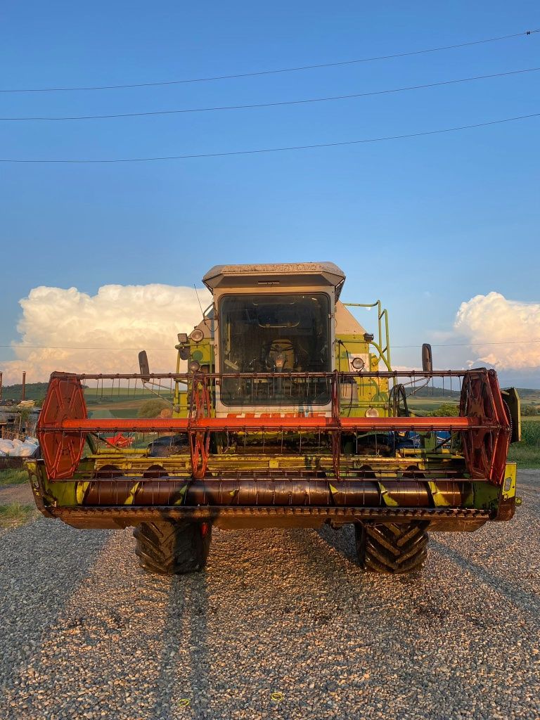 Vând Claas Dominator 96 [NU John Deere New HollAnd]