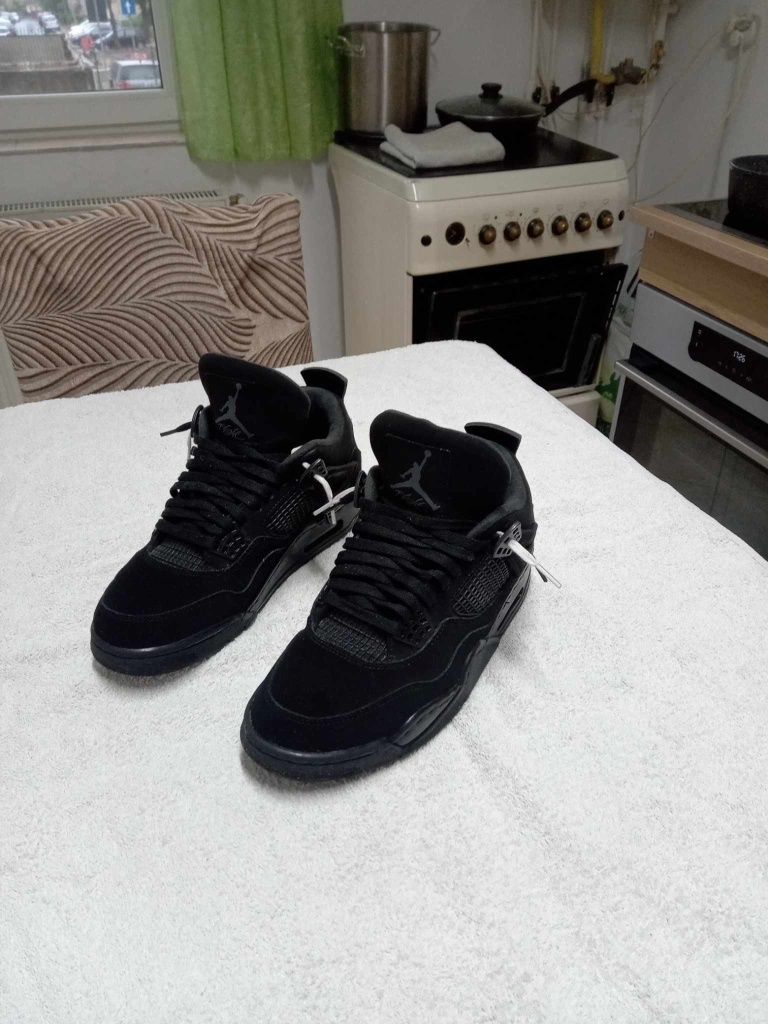 Jordan 4 full black