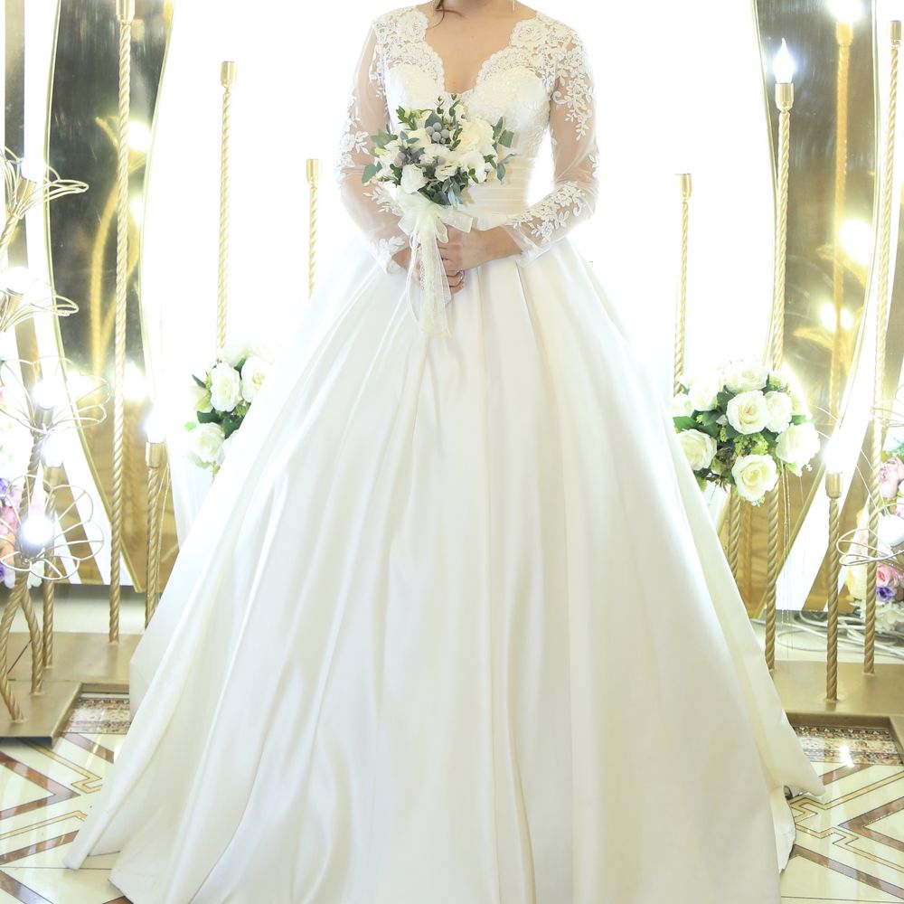 Свадебное платье атласное с кружевным верхом