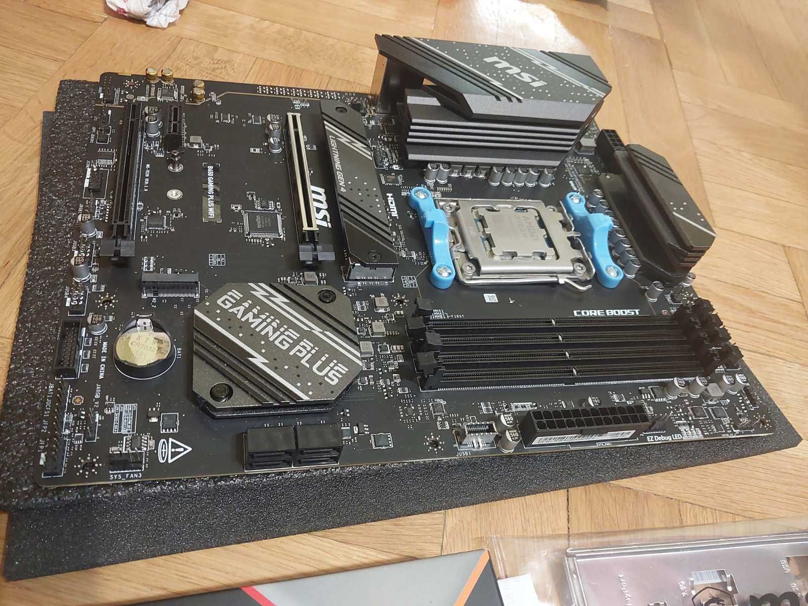 AMD Ryzen 7 9700X + MSI B650 Gaming Plus Wi-Fi, AM5