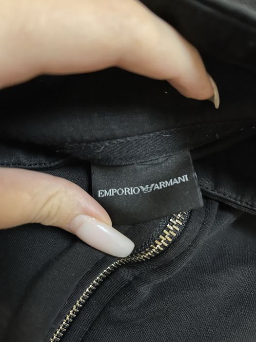 Черен суичър с цип на Armani оригинален
