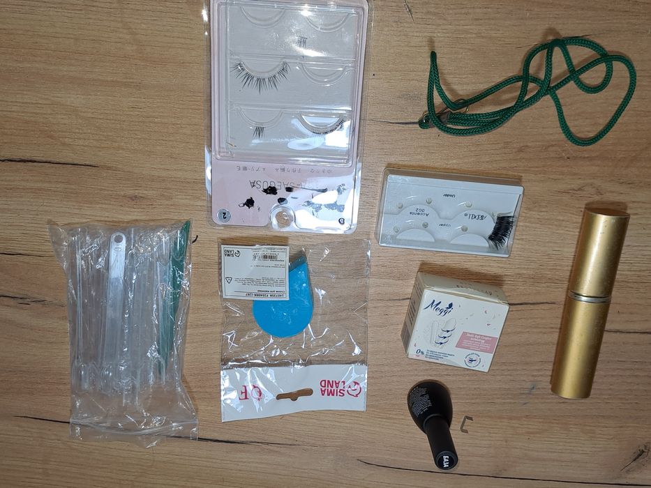 Отдам бесплатно женские принадлежн.( новые) От плитки шокол.не откажус