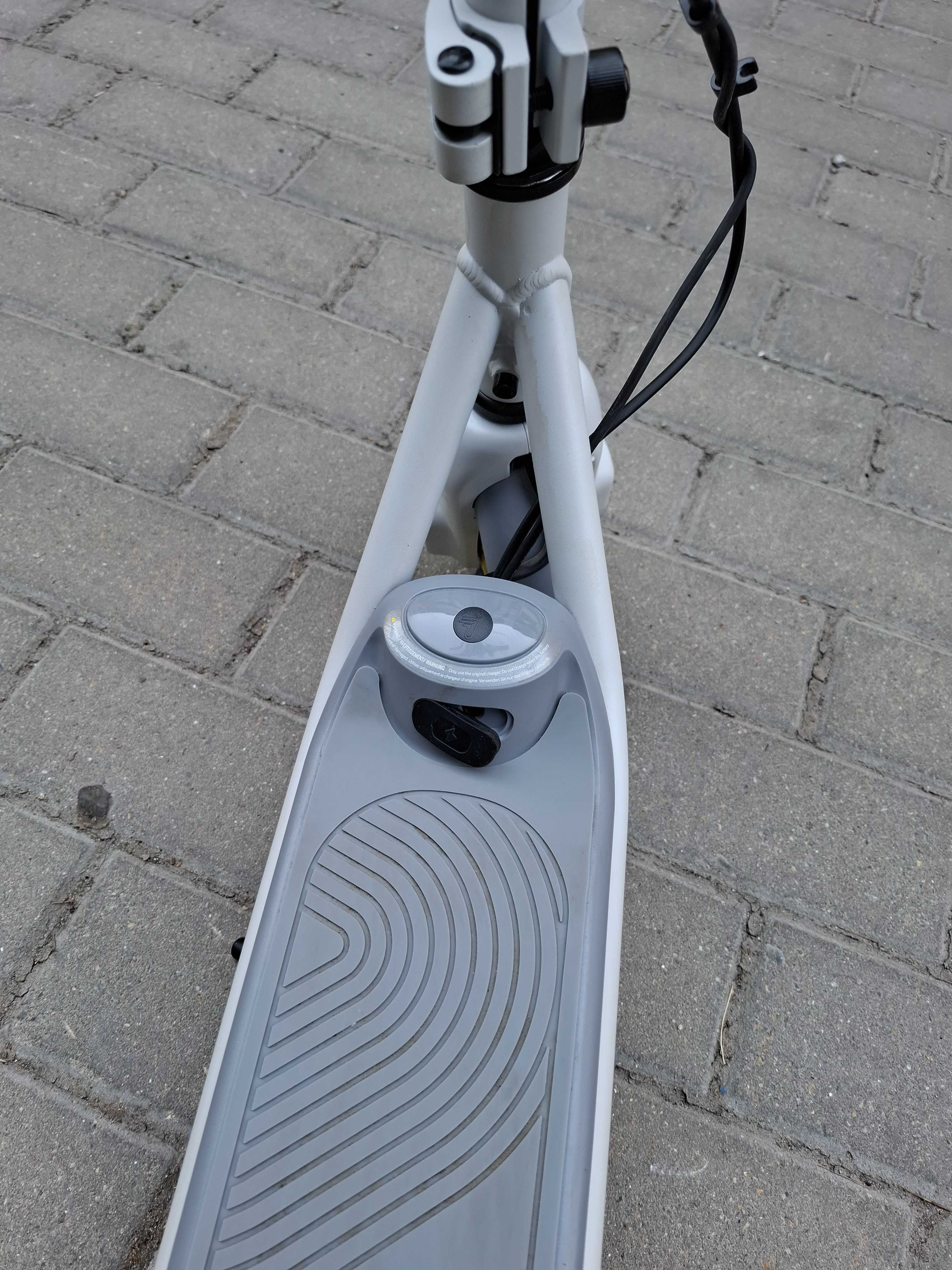 Детска електрическа тротинетка Ninebot eKickScooter ZING C10