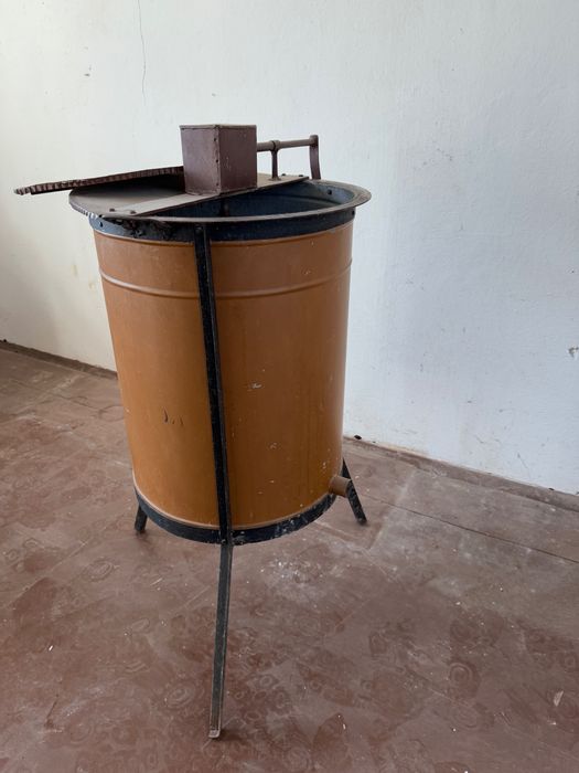 Центрофуга за мед