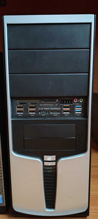 Vand PC desktop (unitate centrala, monitor, tastatura, mouse)