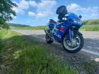 Vând dezmembrez Motocicleta Suzuki GSXR furca motor carburatoare roata