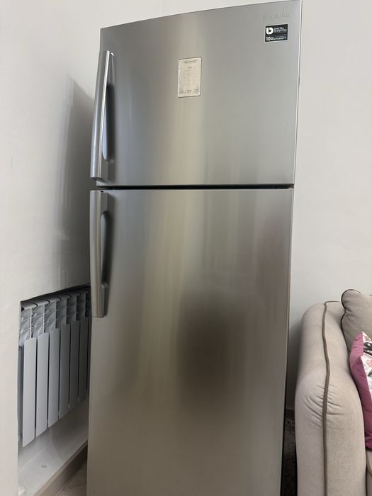 Холодильник Samsung