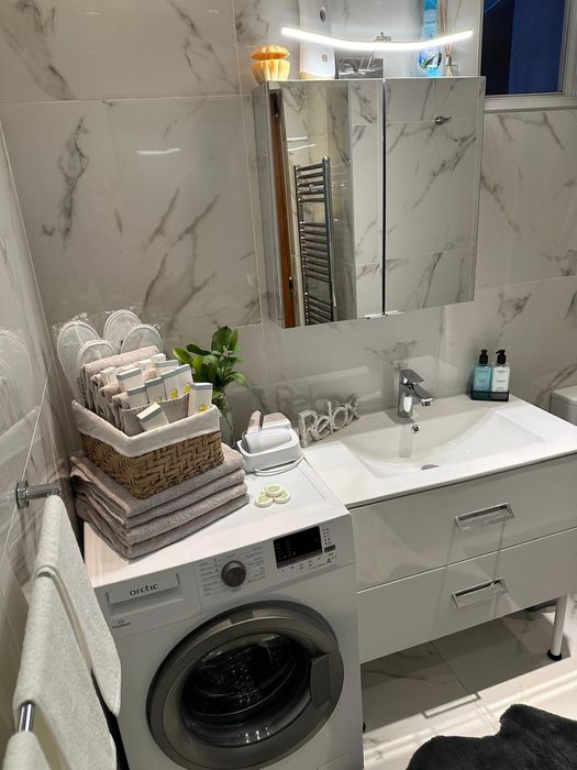 Închiriez casa in regim hotelier.