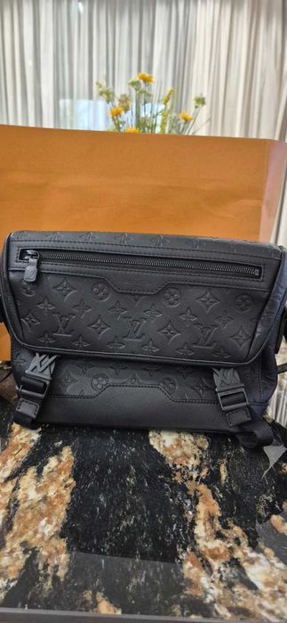 Чанта Louis Vuitton Messenger Voyager PM нова, черна