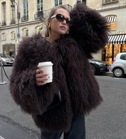 Палто от лама в кафяво