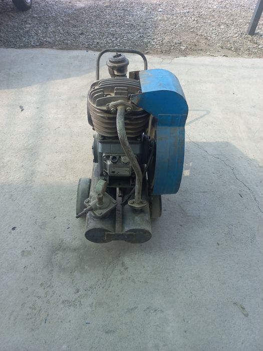 Компрессор российский  2 поршень  380 в мотор 1,5 кл