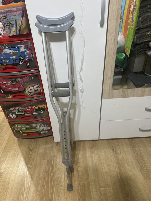 Костылиии детскии