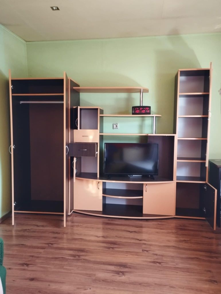 Секция с бюро напълно здрави