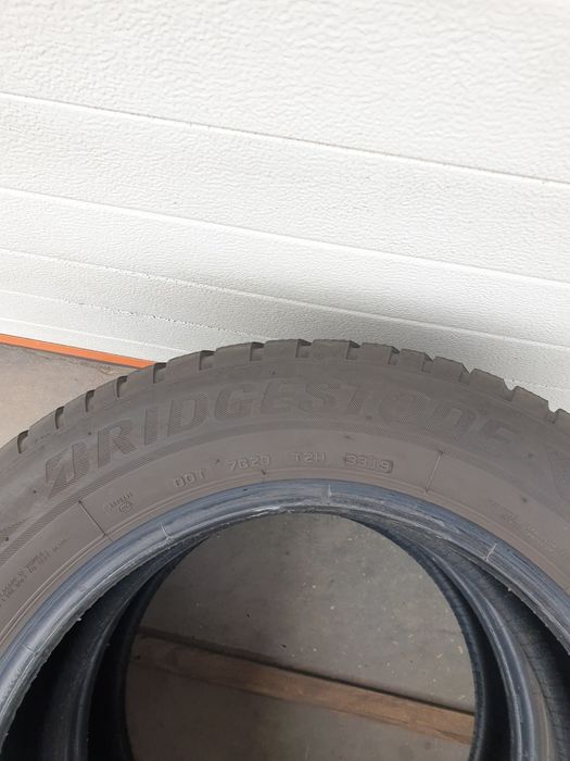 Зимни гуми 2 броя BRIDGESTONE Blizak LM001 205 60 R16 дот 3319
