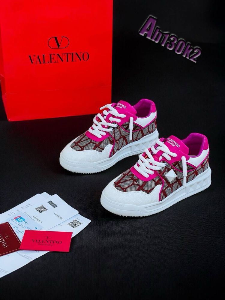 Adidasi Valentino