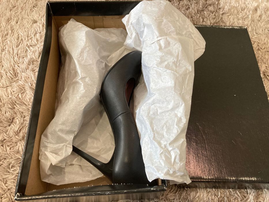 Дамски обувки на ток - цвят черен - размер 35