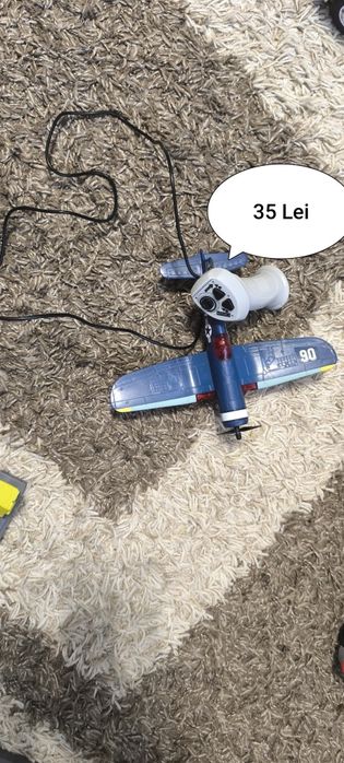 Vând Jucării aproape noi