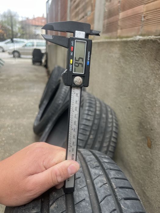 Гуми 225/45/17 R Гумите са много запазени 2 бр NEXEN и 2бр MEDALLION