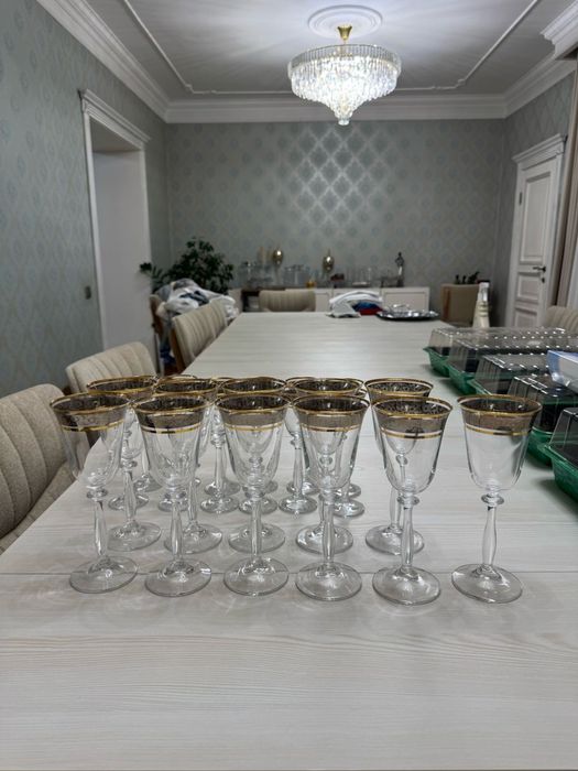 Ликерные фужеры среднего размера