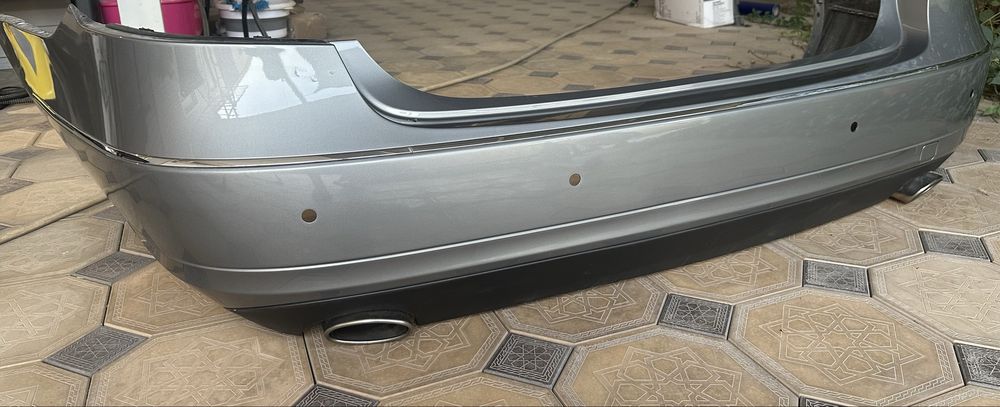 Продам задний бампер w212 от спорт пакеты 2 глушителя с насадками