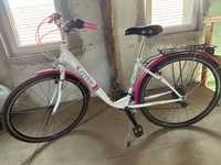 Bicicleta roz pentru doamne-domnișoare  aproape nouă