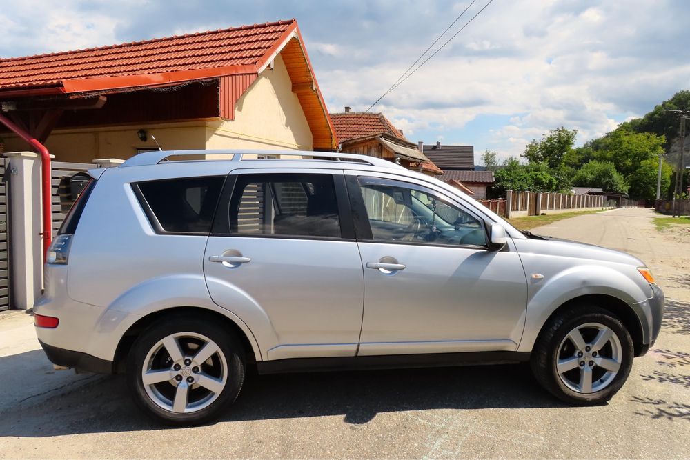 Mitsubishi Outlander 2