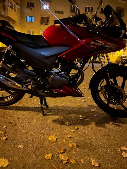 Motocicleta honda CBF125M