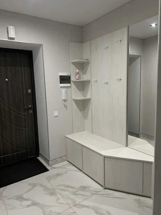 Дава се под наем Двустаен апартамент в София, Център - 56 кв.м за 382.5 € - Снимка #1