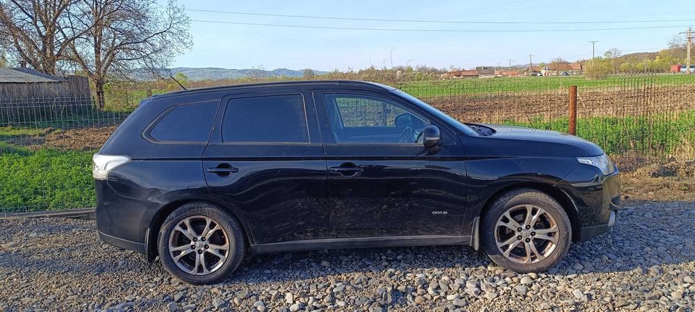Dezmembrez  Mitsubishi Outlander 3   2.3 DI-D  2013