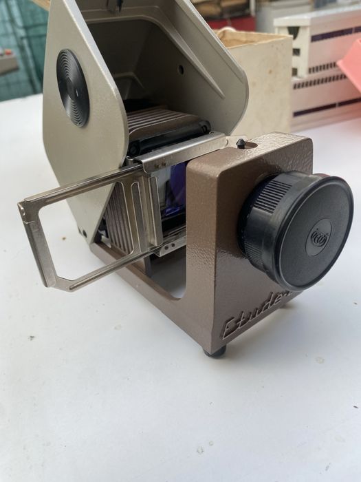 Proiector de diapozitive