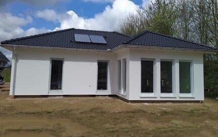 Case modulare pe structura metalica containere