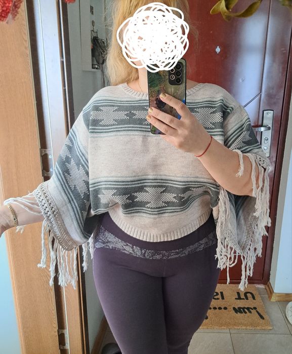 Pulover scurt cu model deosebit