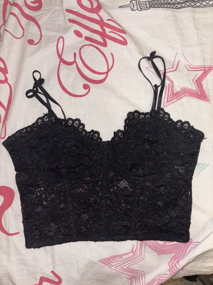 Блузки от Shein, New Yorker, H&M и Stradivarius
