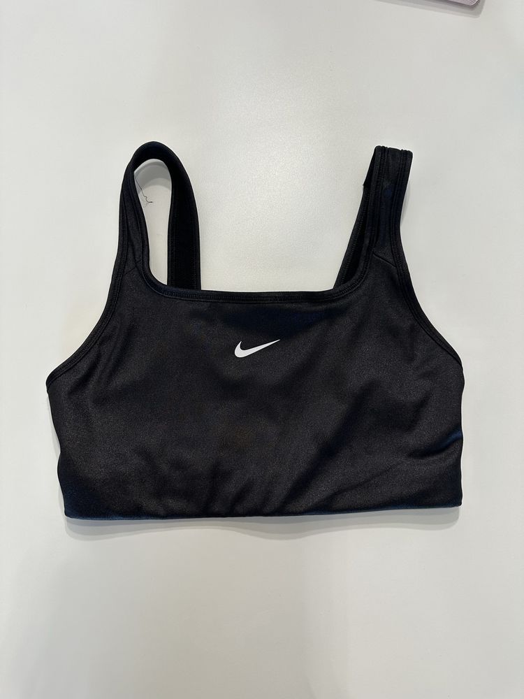 Спортни сутиени/ бюстиета Nike