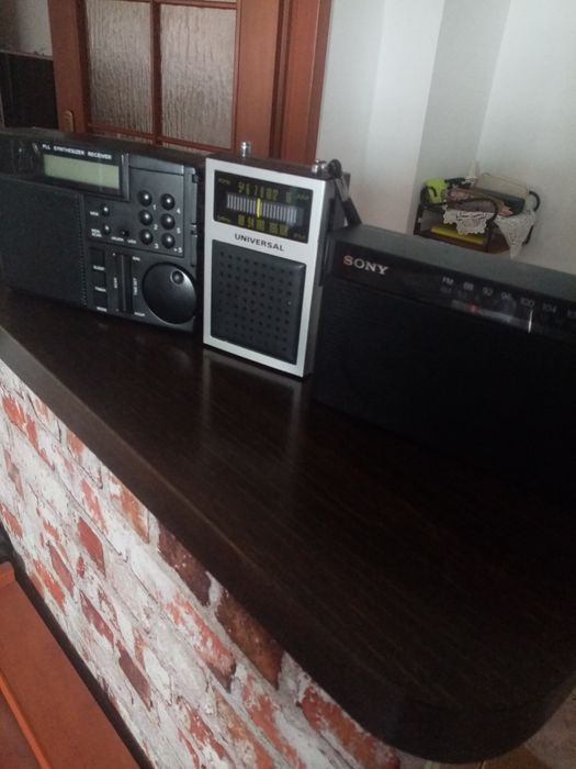 Vind radio 3 buc  sony universal  și digital