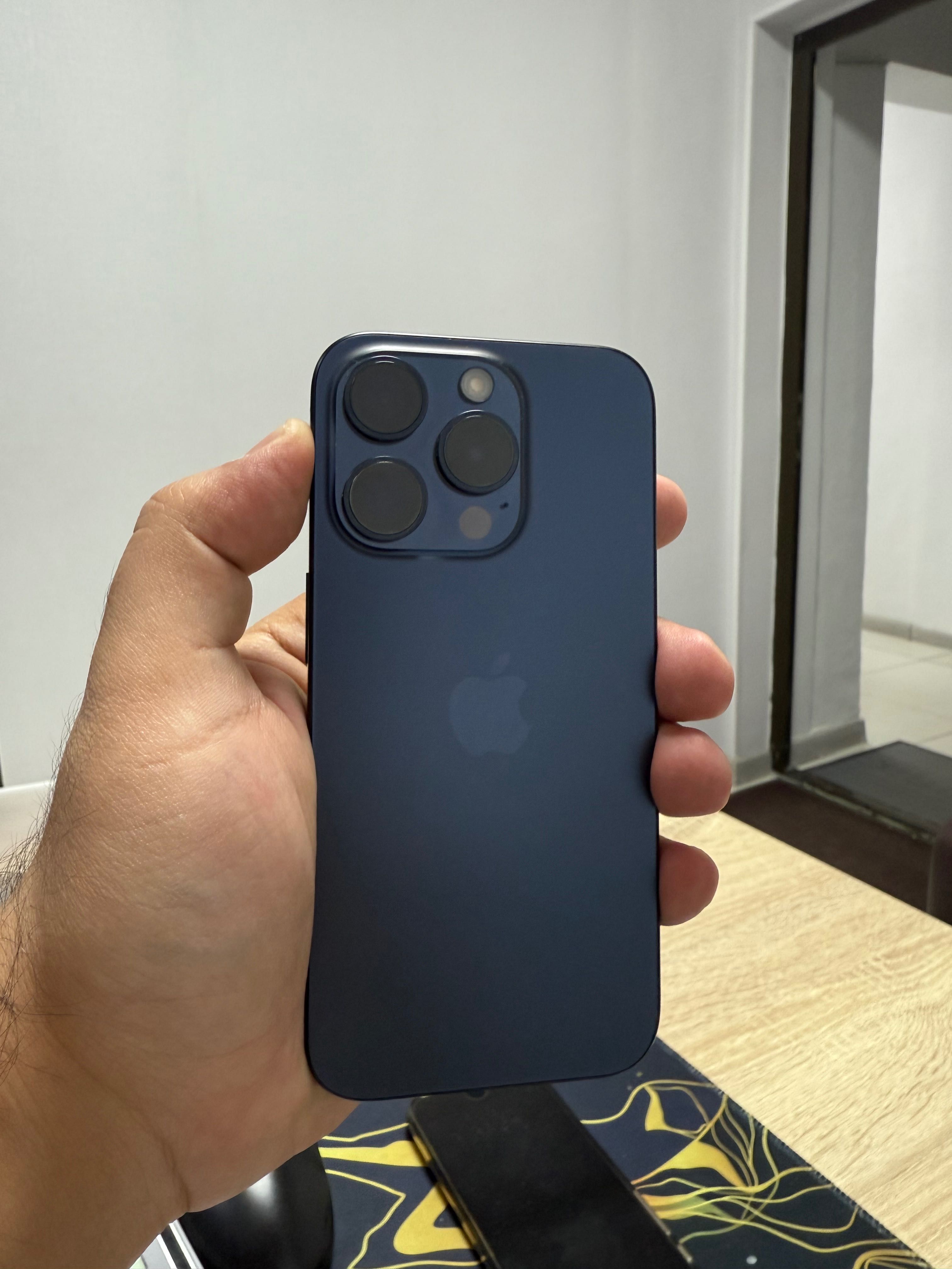 Iphone 15 pro 256 esim