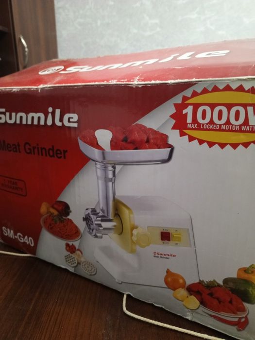 Продам электрическую мясорубку