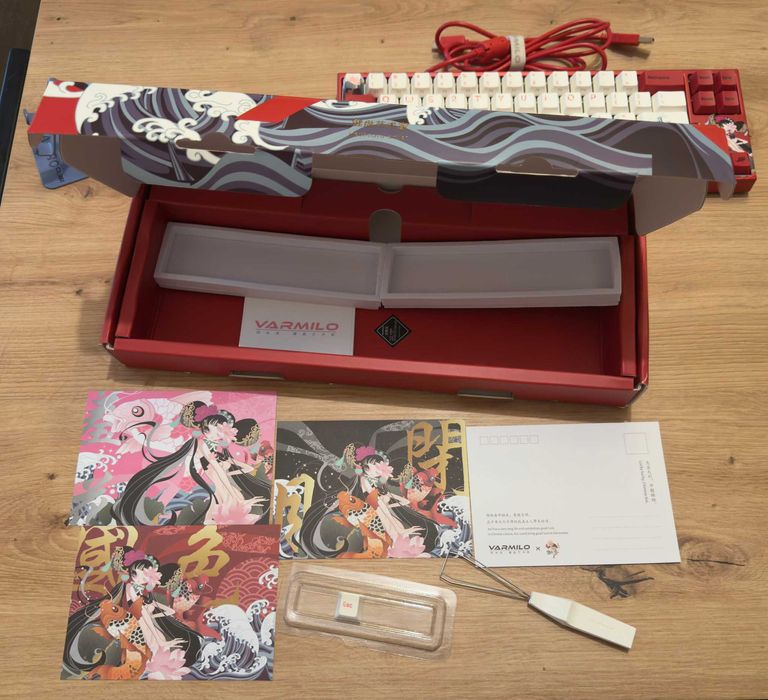 Клавиатура Ducky x Varmilo Miya Koi 65%, Cherry MX Silent Red