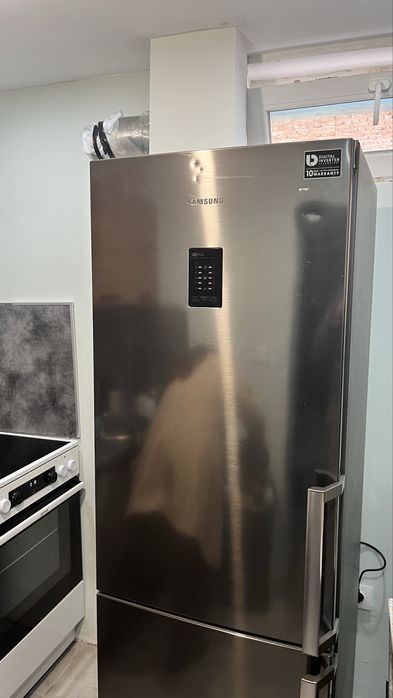 Хладилник Samsung с фризерно отделение
