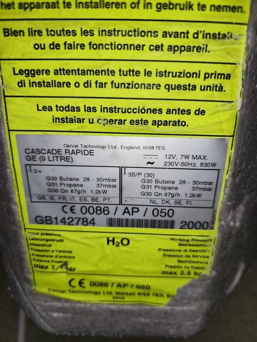 Продавам газов бойлер  за каравана/кемпер Carver Cascade , газ + 220v