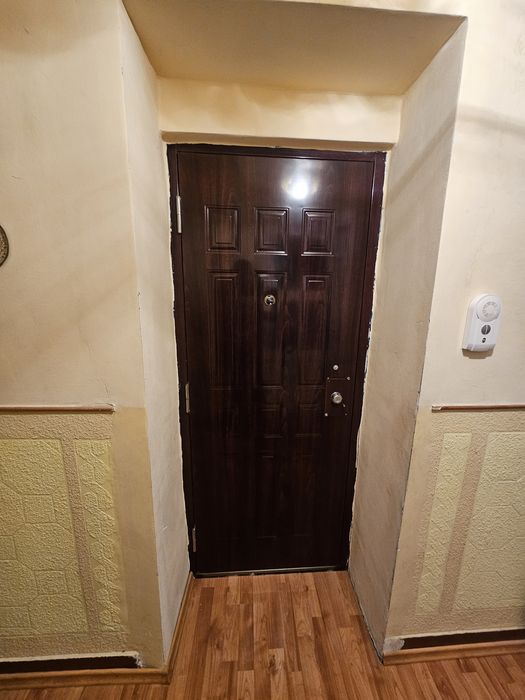 Apartament 2 camere și beci la demisol, bloc cărămidă, reabilitat